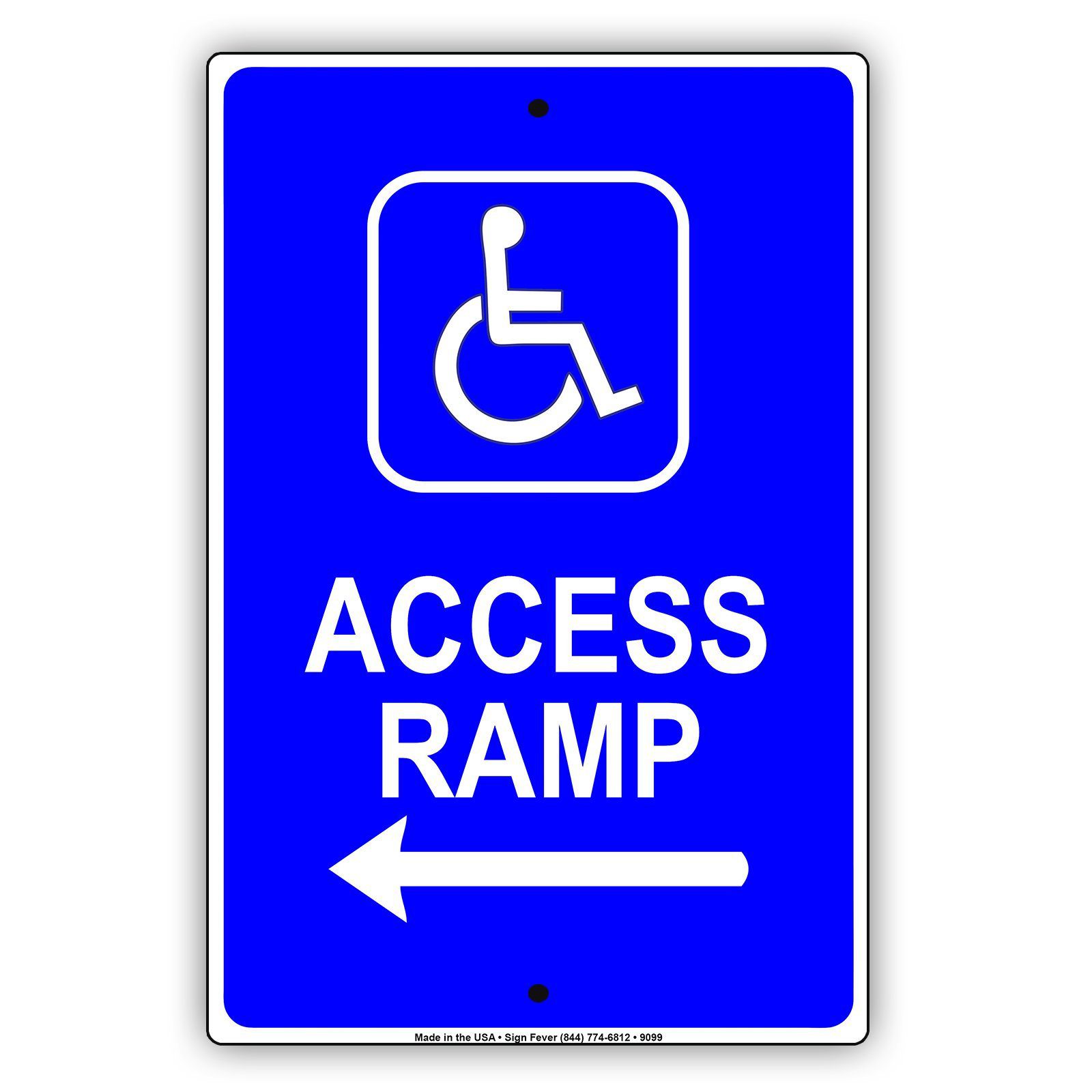 Rampa accesible con señalización clara