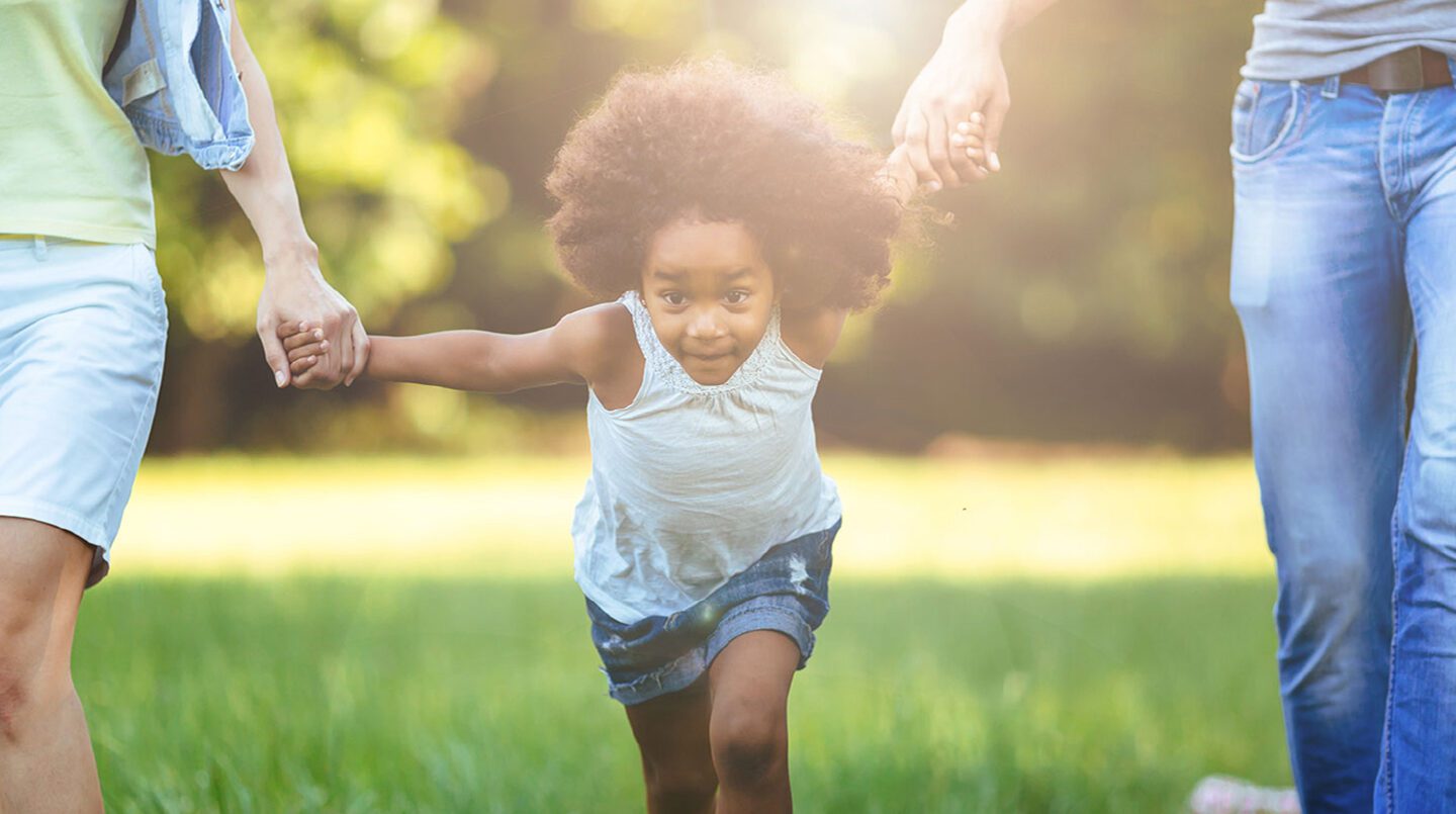Empadronamiento de hijos con abuelos: una solución legal y familiar 1 family holding hands symbolizing legal and familial solution
