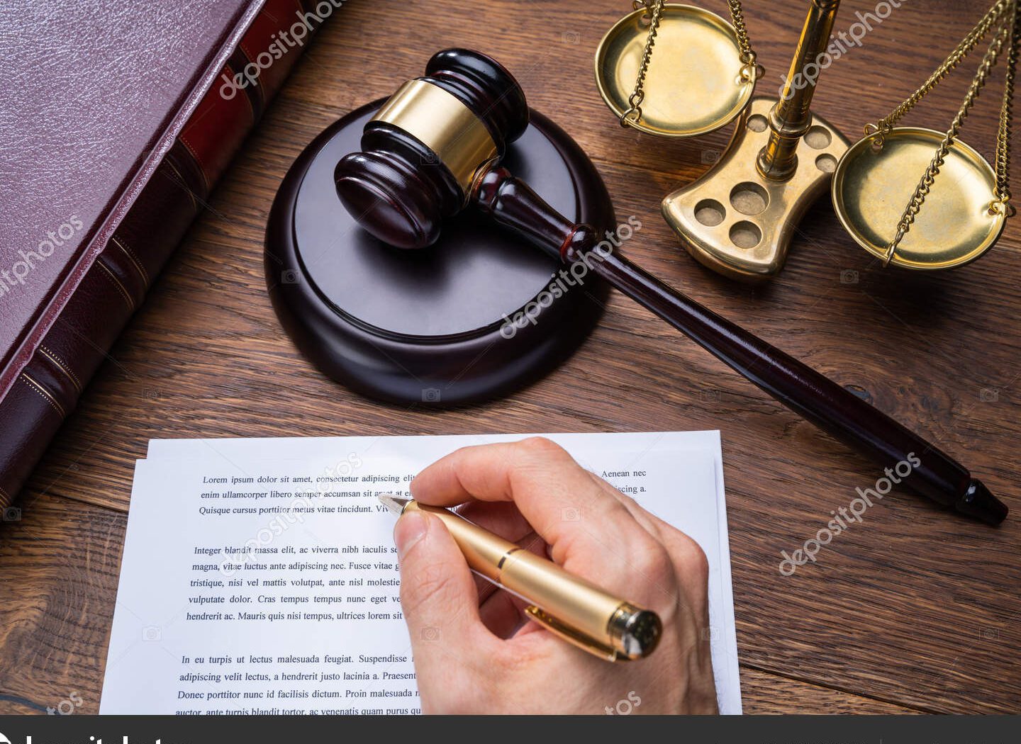Pasos legales para solicitar una audiencia y hacer valer tus derechos con un juez 1 gavel and legal documents on a desk