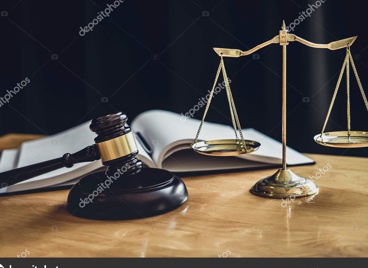 Acción por omisión en el derecho penal: consecuencias y configuración 1 image legal document with a gavel and scales of justice