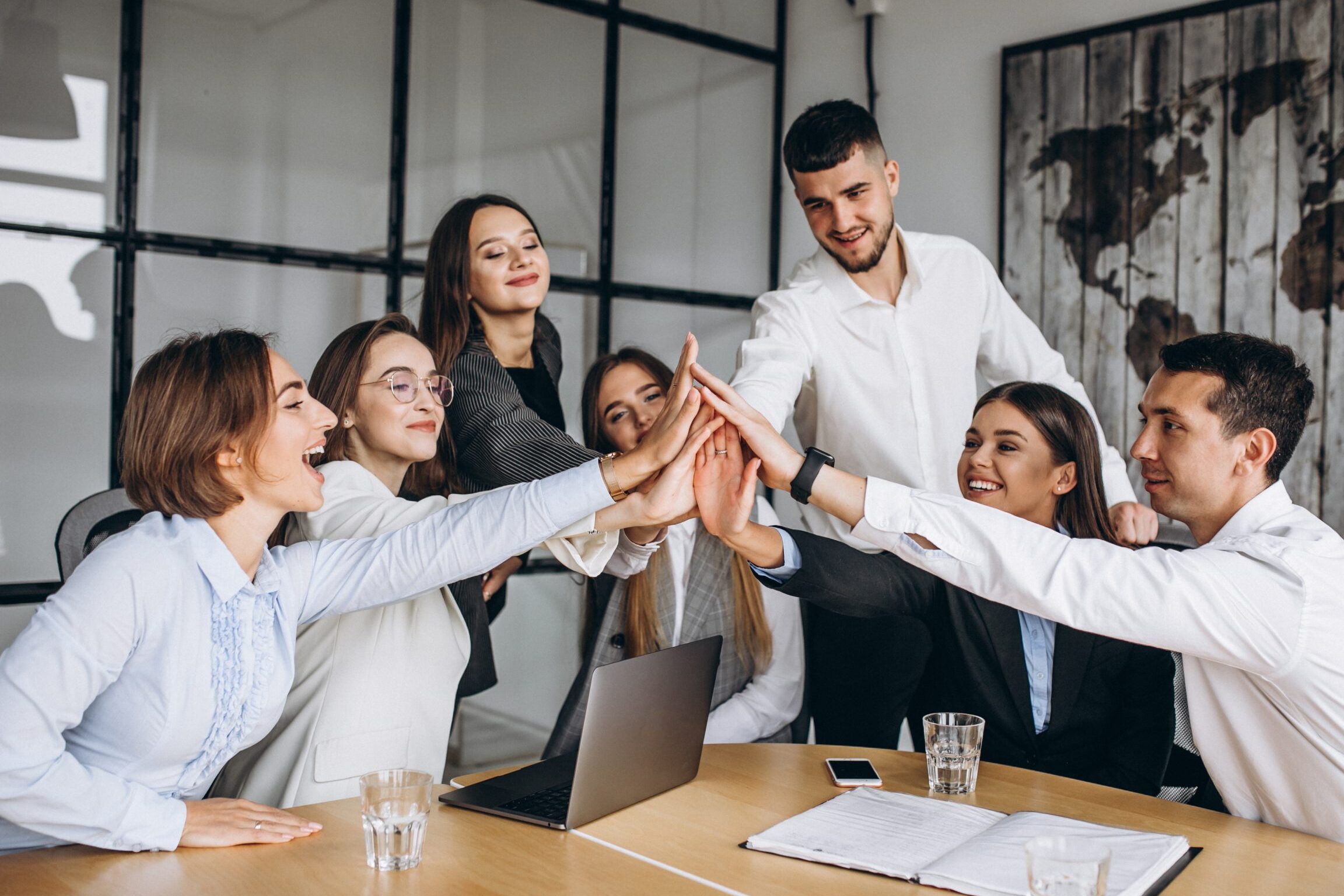 mesa directiva liderazgo y toma de decisiones